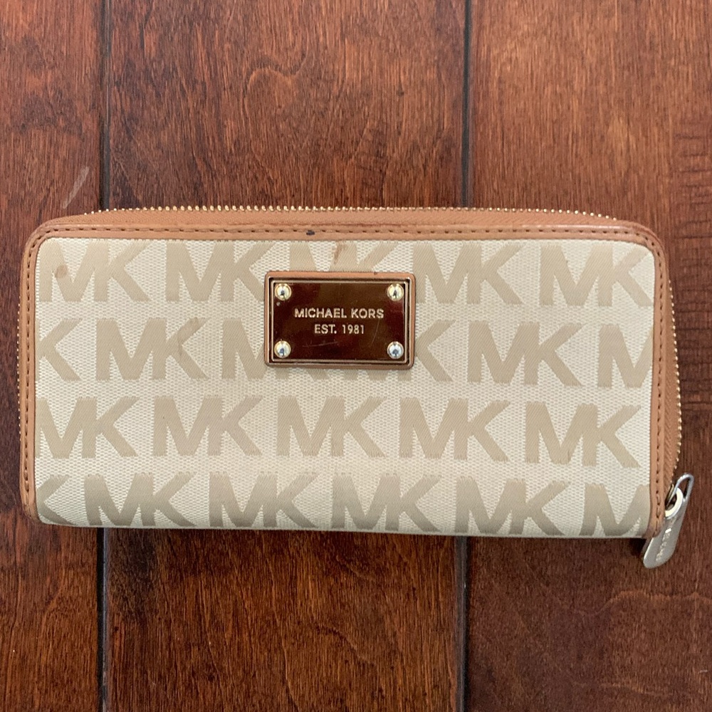 ❤️ FINAL PRICE❤️ Michael Kors wallet EUC